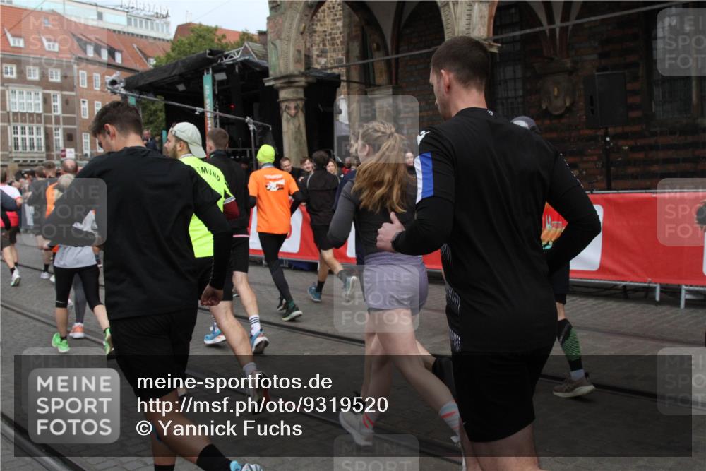 05.10.2025 - 20. swb-Marathon Bremen Yannick Fuchs http://msf.ph/oto/9319520 05.10.2025 11:37:07 Ziel  meine-sportfotos.de