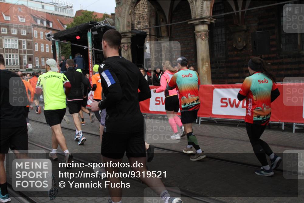 05.10.2025 - 20. swb-Marathon Bremen Yannick Fuchs http://msf.ph/oto/9319521 05.10.2025 11:37:07 Ziel  meine-sportfotos.de