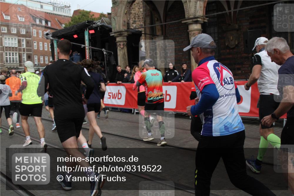 05.10.2025 - 20. swb-Marathon Bremen Yannick Fuchs http://msf.ph/oto/9319522 05.10.2025 11:37:07 Ziel  meine-sportfotos.de