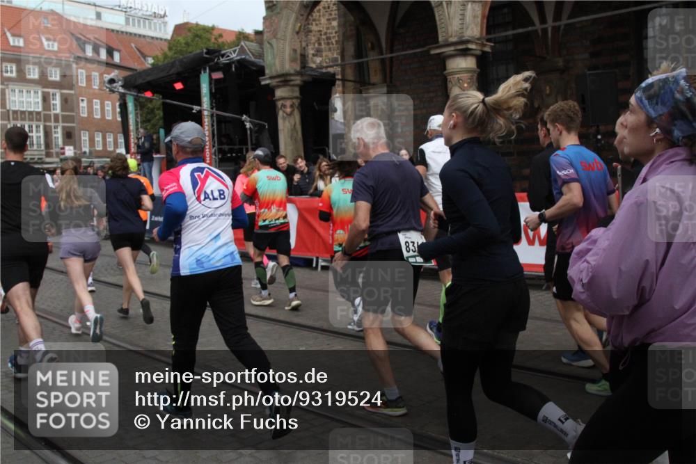 05.10.2025 - 20. swb-Marathon Bremen Yannick Fuchs http://msf.ph/oto/9319524 05.10.2025 11:37:08 Ziel  meine-sportfotos.de