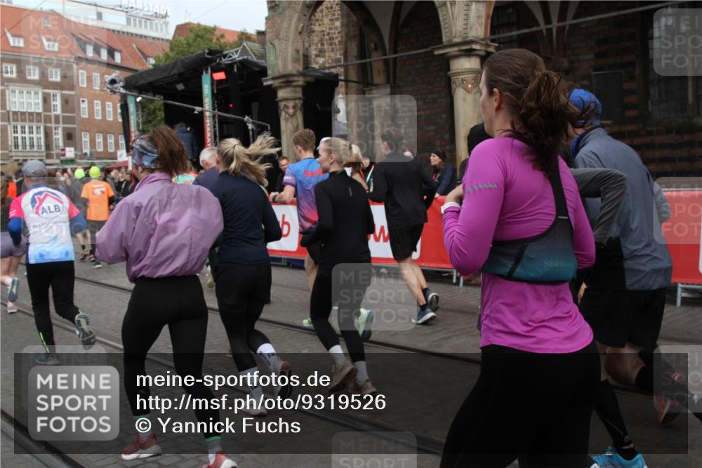 05.10.2025 - 20. swb-Marathon Bremen Yannick Fuchs http://msf.ph/oto/9319526 05.10.2025 11:37:09 Ziel  meine-sportfotos.de