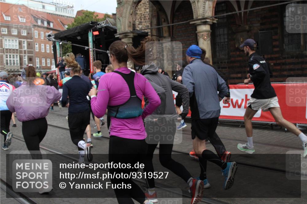 05.10.2025 - 20. swb-Marathon Bremen Yannick Fuchs http://msf.ph/oto/9319527 05.10.2025 11:37:09 Ziel  meine-sportfotos.de