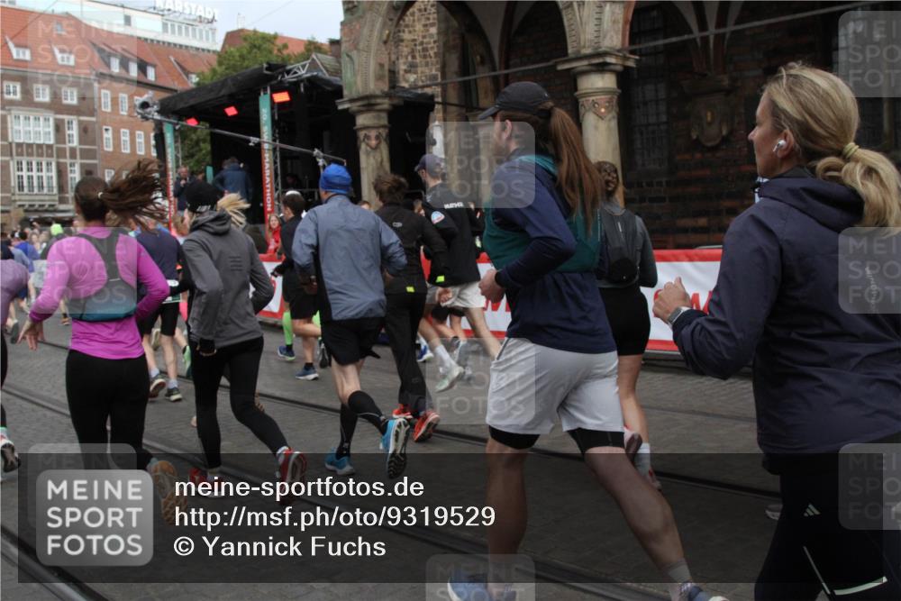 05.10.2025 - 20. swb-Marathon Bremen Yannick Fuchs http://msf.ph/oto/9319529 05.10.2025 11:37:10 Ziel  meine-sportfotos.de