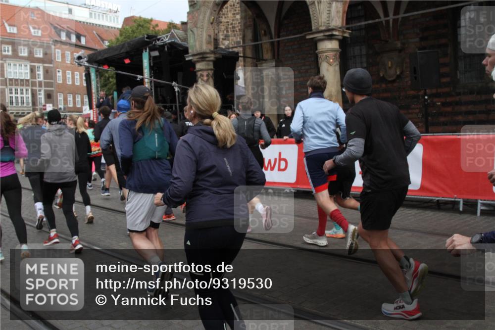 05.10.2025 - 20. swb-Marathon Bremen Yannick Fuchs http://msf.ph/oto/9319530 05.10.2025 11:37:10 Ziel  meine-sportfotos.de