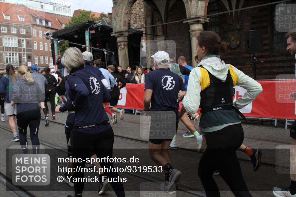 05.10.2025 - 20. swb-Marathon Bremen Yannick Fuchs http://msf.ph/oto/9319533 05.10.2025 11:37:11 Ziel  meine-sportfotos.de