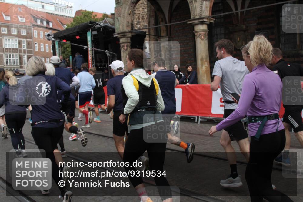 05.10.2025 - 20. swb-Marathon Bremen Yannick Fuchs http://msf.ph/oto/9319534 05.10.2025 11:37:12 Ziel  meine-sportfotos.de