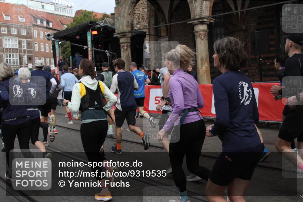05.10.2025 - 20. swb-Marathon Bremen Yannick Fuchs http://msf.ph/oto/9319535 05.10.2025 11:37:12 Ziel  meine-sportfotos.de