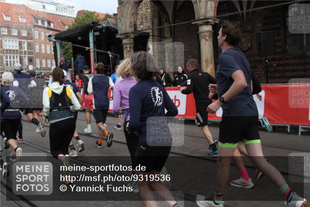 05.10.2025 - 20. swb-Marathon Bremen Yannick Fuchs http://msf.ph/oto/9319536 05.10.2025 11:37:13 Ziel  meine-sportfotos.de
