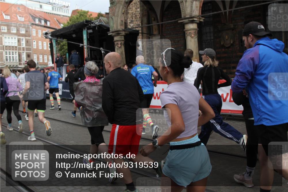 05.10.2025 - 20. swb-Marathon Bremen Yannick Fuchs http://msf.ph/oto/9319539 05.10.2025 11:37:14 Ziel  meine-sportfotos.de