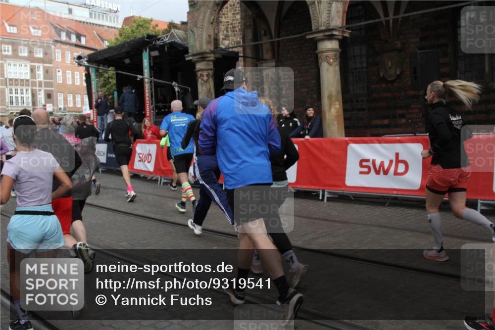 05.10.2025 - 20. swb-Marathon Bremen Yannick Fuchs http://msf.ph/oto/9319541 05.10.2025 11:37:15 Ziel  meine-sportfotos.de