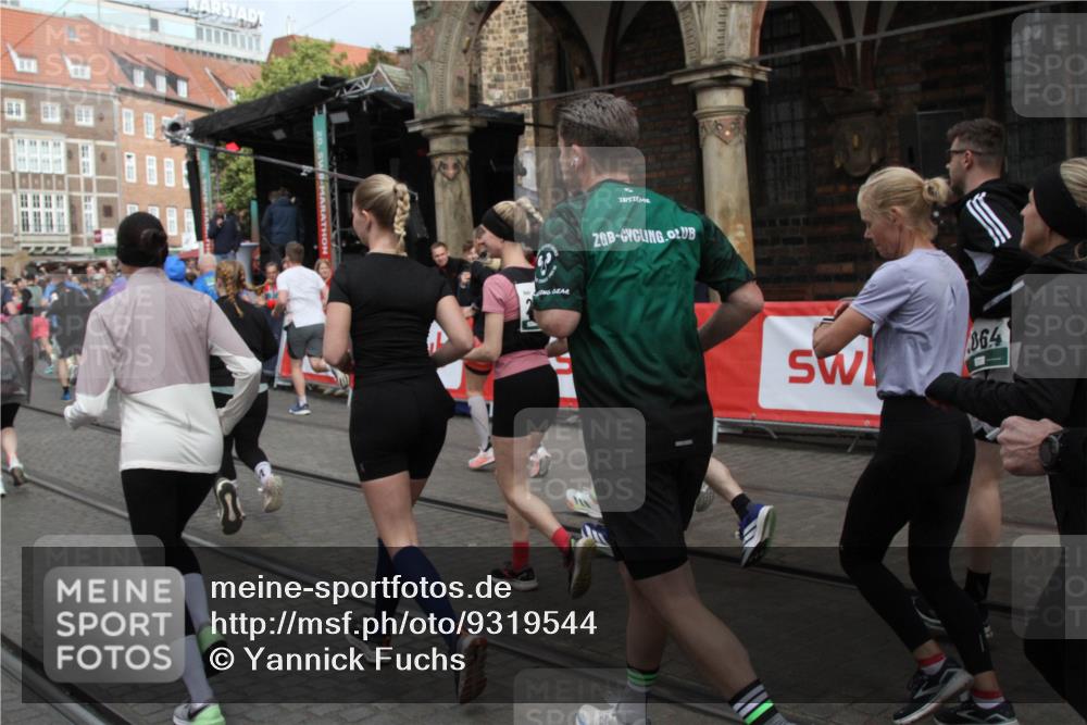 05.10.2025 - 20. swb-Marathon Bremen Yannick Fuchs http://msf.ph/oto/9319544 05.10.2025 11:37:16 Ziel  meine-sportfotos.de