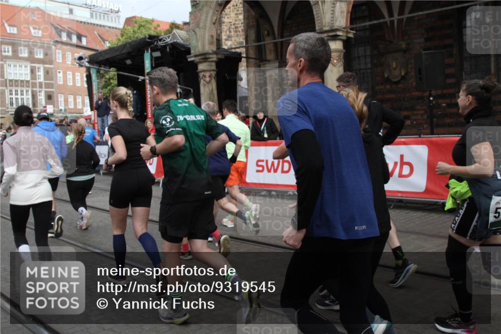 05.10.2025 - 20. swb-Marathon Bremen Yannick Fuchs http://msf.ph/oto/9319545 05.10.2025 11:37:16 Ziel  meine-sportfotos.de