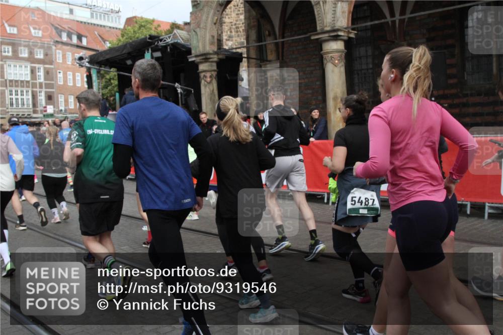 05.10.2025 - 20. swb-Marathon Bremen Yannick Fuchs http://msf.ph/oto/9319546 05.10.2025 11:37:17 Ziel  meine-sportfotos.de