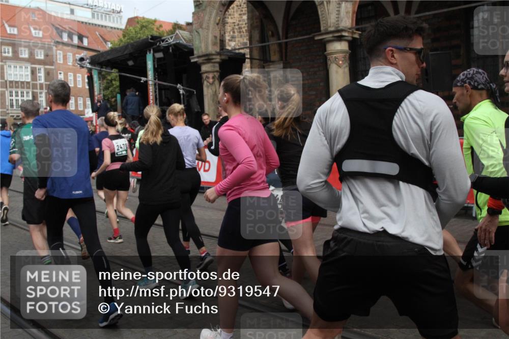 05.10.2025 - 20. swb-Marathon Bremen Yannick Fuchs http://msf.ph/oto/9319547 05.10.2025 11:37:17 Ziel  meine-sportfotos.de