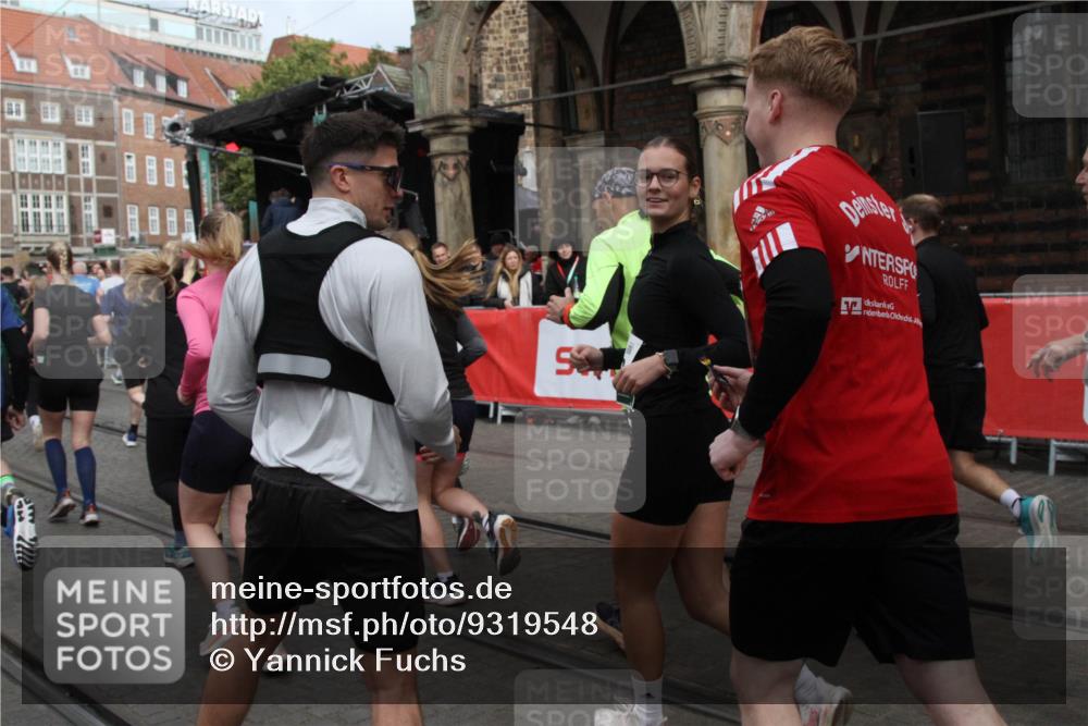 05.10.2025 - 20. swb-Marathon Bremen Yannick Fuchs http://msf.ph/oto/9319548 05.10.2025 11:37:18 Ziel  meine-sportfotos.de