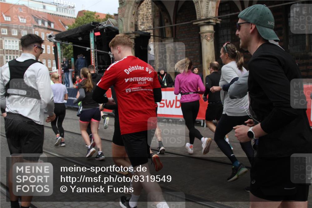 05.10.2025 - 20. swb-Marathon Bremen Yannick Fuchs http://msf.ph/oto/9319549 05.10.2025 11:37:18 Ziel  meine-sportfotos.de