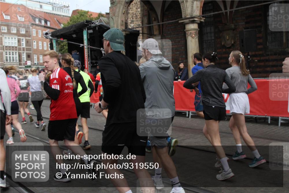 05.10.2025 - 20. swb-Marathon Bremen Yannick Fuchs http://msf.ph/oto/9319550 05.10.2025 11:37:19 Ziel  meine-sportfotos.de