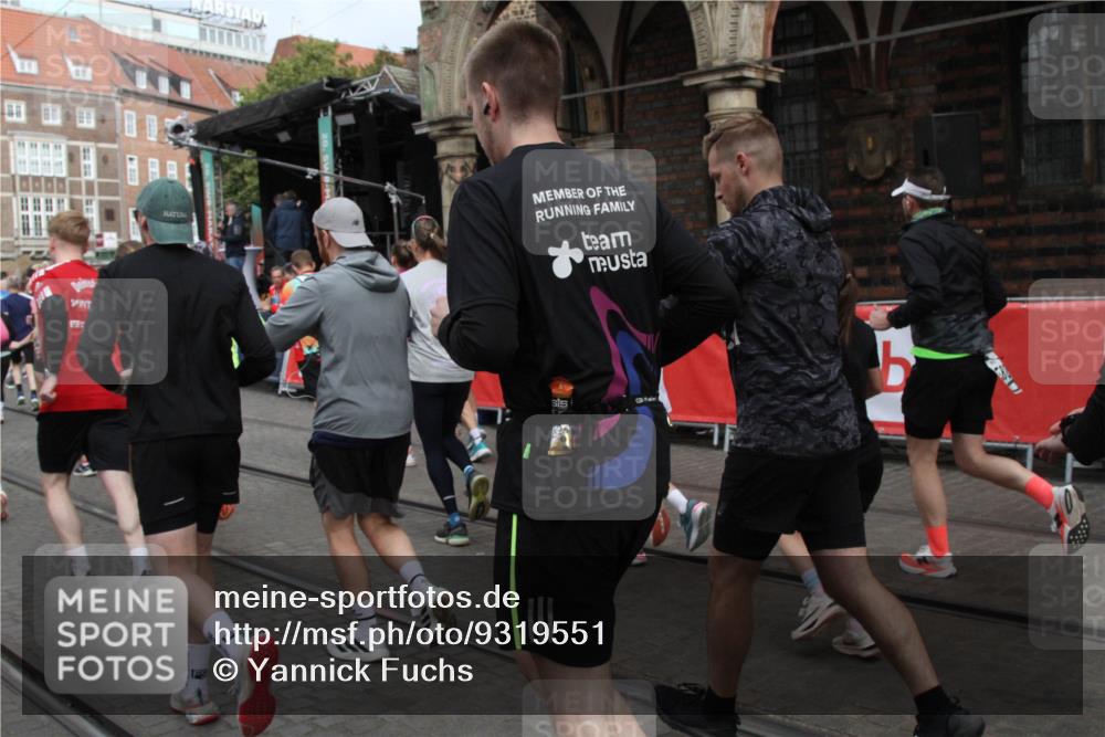 05.10.2025 - 20. swb-Marathon Bremen Yannick Fuchs http://msf.ph/oto/9319551 05.10.2025 11:37:19 Ziel  meine-sportfotos.de