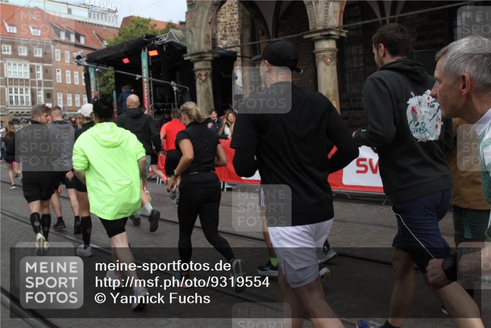 05.10.2025 - 20. swb-Marathon Bremen Yannick Fuchs http://msf.ph/oto/9319554 05.10.2025 11:37:21 Ziel  meine-sportfotos.de