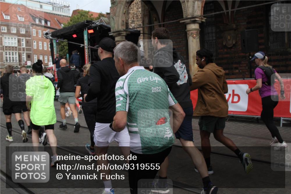 05.10.2025 - 20. swb-Marathon Bremen Yannick Fuchs http://msf.ph/oto/9319555 05.10.2025 11:37:22 Ziel  meine-sportfotos.de