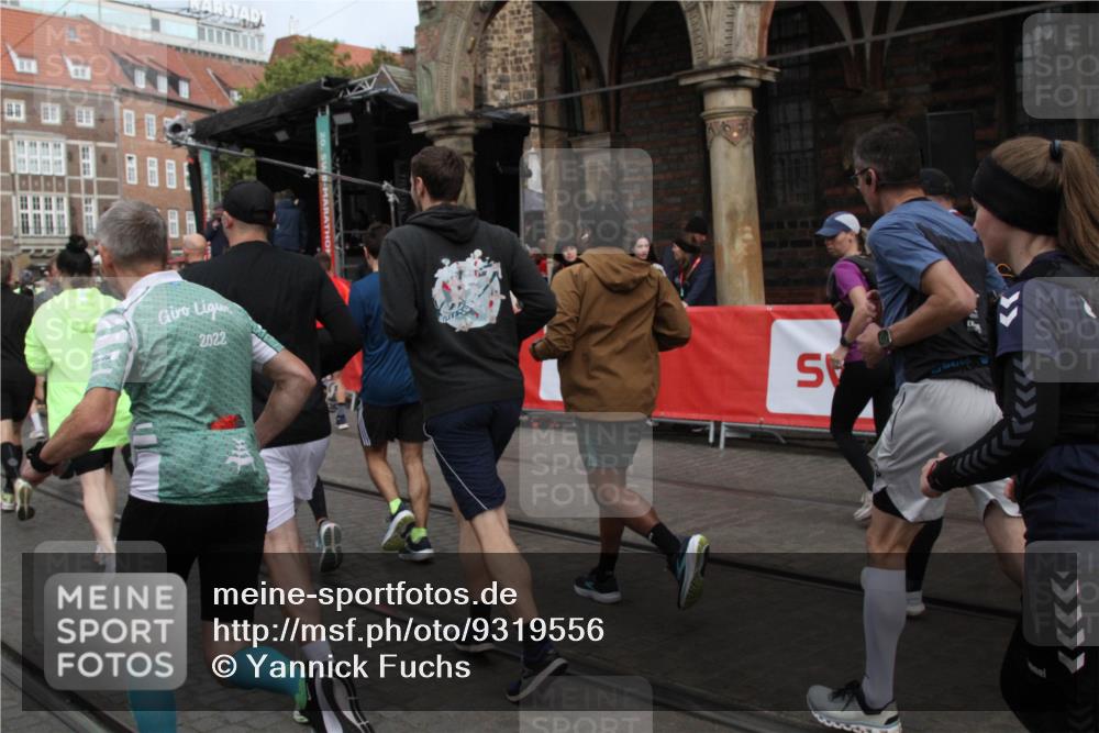 05.10.2025 - 20. swb-Marathon Bremen Yannick Fuchs http://msf.ph/oto/9319556 05.10.2025 11:37:22 Ziel  meine-sportfotos.de