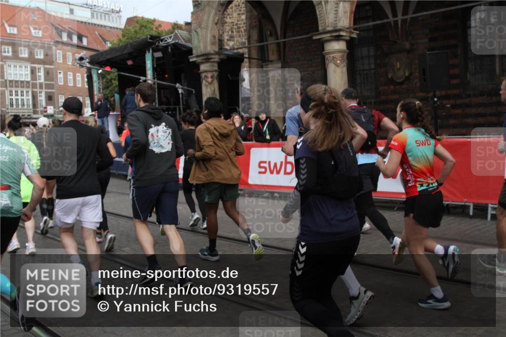 05.10.2025 - 20. swb-Marathon Bremen Yannick Fuchs http://msf.ph/oto/9319557 05.10.2025 11:37:22 Ziel  meine-sportfotos.de