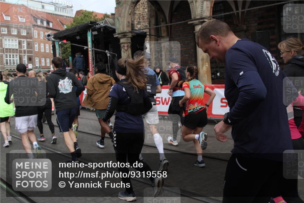 05.10.2025 - 20. swb-Marathon Bremen Yannick Fuchs http://msf.ph/oto/9319558 05.10.2025 11:37:23 Ziel  meine-sportfotos.de