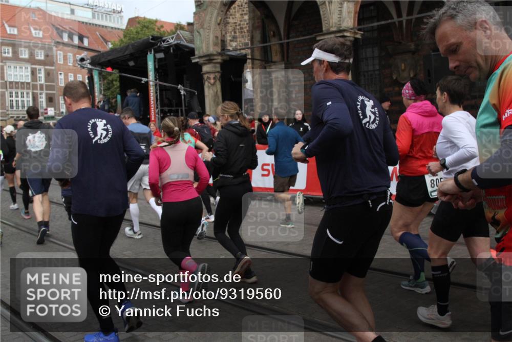 05.10.2025 - 20. swb-Marathon Bremen Yannick Fuchs http://msf.ph/oto/9319560 05.10.2025 11:37:24 Ziel  meine-sportfotos.de