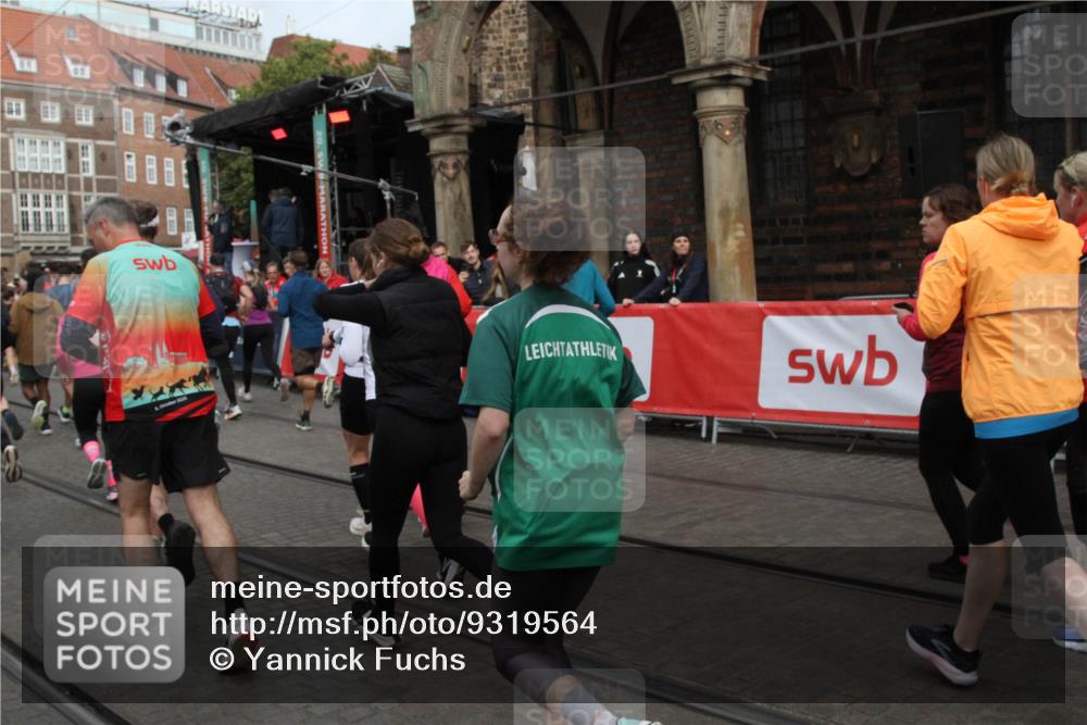 05.10.2025 - 20. swb-Marathon Bremen Yannick Fuchs http://msf.ph/oto/9319564 05.10.2025 11:37:25 Ziel  meine-sportfotos.de