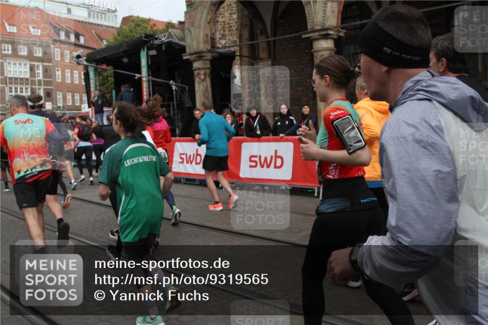 05.10.2025 - 20. swb-Marathon Bremen Yannick Fuchs http://msf.ph/oto/9319565 05.10.2025 11:37:25 Ziel  meine-sportfotos.de