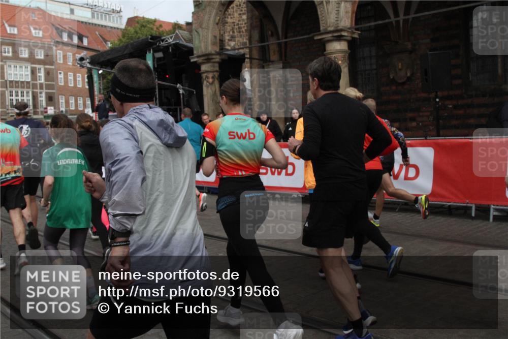 05.10.2025 - 20. swb-Marathon Bremen Yannick Fuchs http://msf.ph/oto/9319566 05.10.2025 11:37:26 Ziel  meine-sportfotos.de