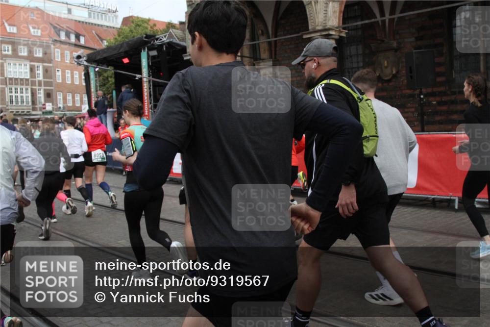 05.10.2025 - 20. swb-Marathon Bremen Yannick Fuchs http://msf.ph/oto/9319567 05.10.2025 11:37:26 Ziel  meine-sportfotos.de