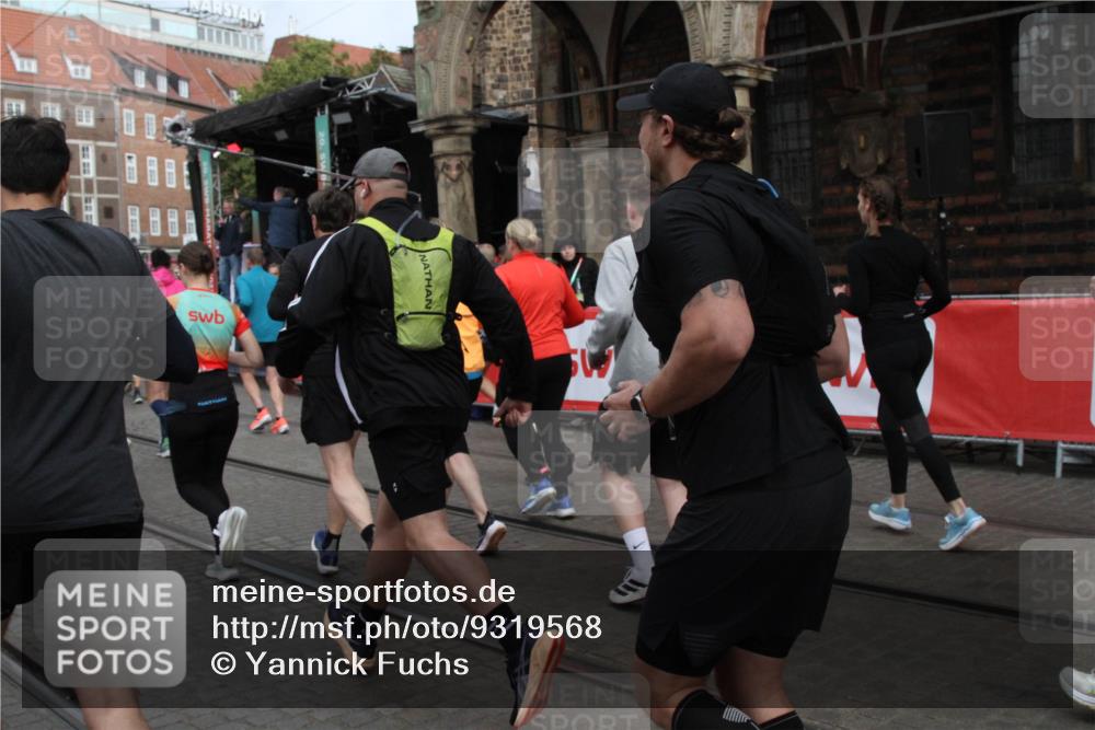 05.10.2025 - 20. swb-Marathon Bremen Yannick Fuchs http://msf.ph/oto/9319568 05.10.2025 11:37:27 Ziel  meine-sportfotos.de