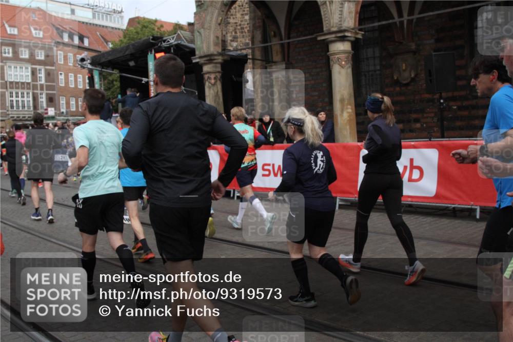 05.10.2025 - 20. swb-Marathon Bremen Yannick Fuchs http://msf.ph/oto/9319573 05.10.2025 11:37:28 Ziel  meine-sportfotos.de