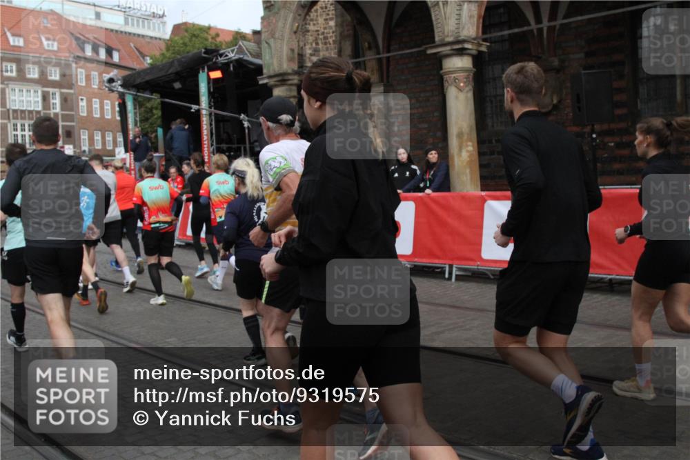 05.10.2025 - 20. swb-Marathon Bremen Yannick Fuchs http://msf.ph/oto/9319575 05.10.2025 11:37:29 Ziel  meine-sportfotos.de