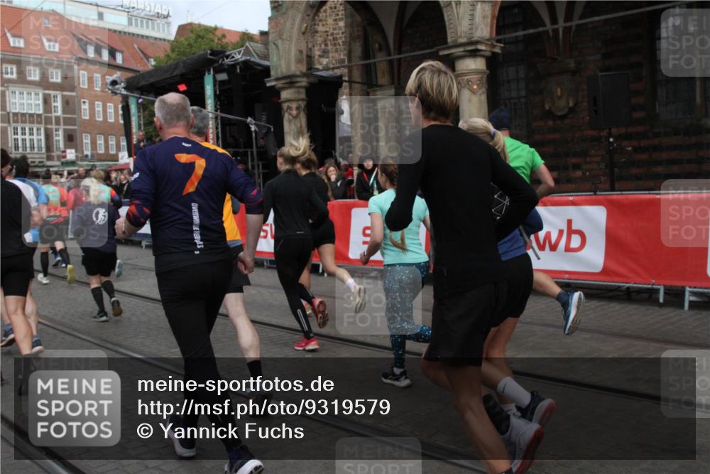 05.10.2025 - 20. swb-Marathon Bremen Yannick Fuchs http://msf.ph/oto/9319579 05.10.2025 11:37:30 Ziel  meine-sportfotos.de