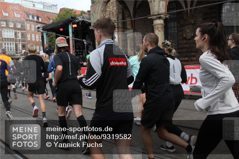 05.10.2025 - 20. swb-Marathon Bremen Yannick Fuchs http://msf.ph/oto/9319582 05.10.2025 11:37:31 Ziel  meine-sportfotos.de