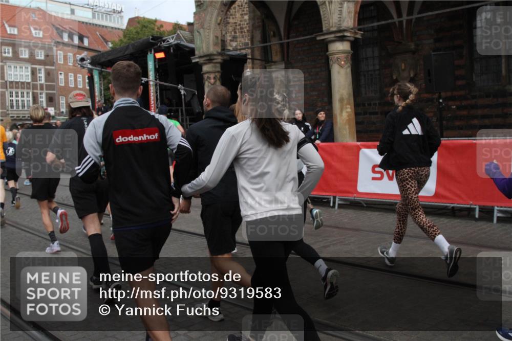 05.10.2025 - 20. swb-Marathon Bremen Yannick Fuchs http://msf.ph/oto/9319583 05.10.2025 11:37:32 Ziel  meine-sportfotos.de