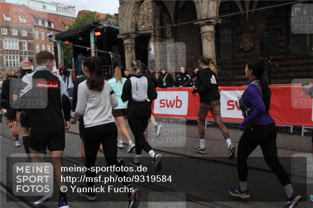 05.10.2025 - 20. swb-Marathon Bremen Yannick Fuchs http://msf.ph/oto/9319584 05.10.2025 11:37:32 Ziel  meine-sportfotos.de