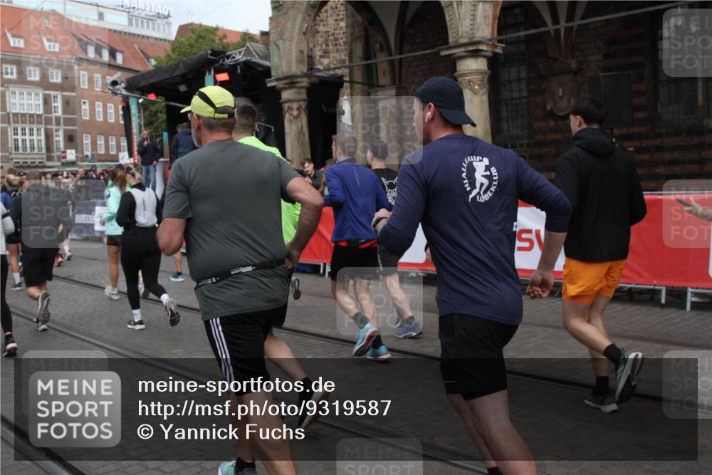 05.10.2025 - 20. swb-Marathon Bremen Yannick Fuchs http://msf.ph/oto/9319587 05.10.2025 11:37:33 Ziel  meine-sportfotos.de