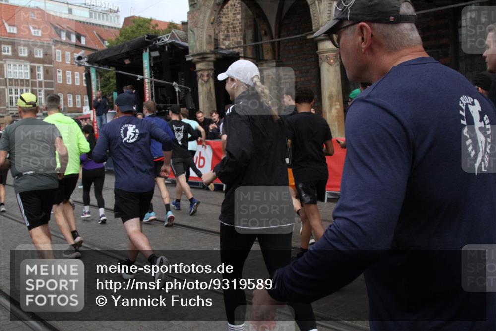 05.10.2025 - 20. swb-Marathon Bremen Yannick Fuchs http://msf.ph/oto/9319589 05.10.2025 11:37:34 Ziel  meine-sportfotos.de