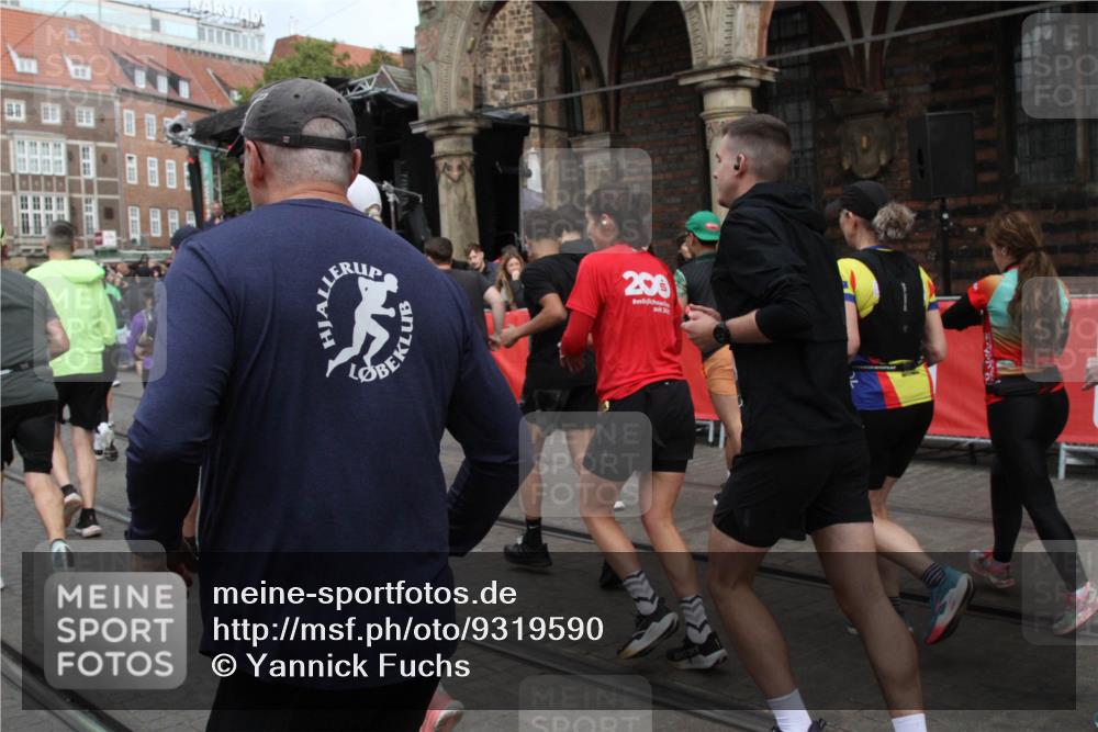 05.10.2025 - 20. swb-Marathon Bremen Yannick Fuchs http://msf.ph/oto/9319590 05.10.2025 11:37:35 Ziel  meine-sportfotos.de