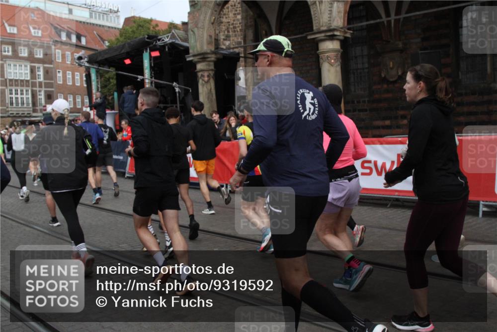 05.10.2025 - 20. swb-Marathon Bremen Yannick Fuchs http://msf.ph/oto/9319592 05.10.2025 11:37:35 Ziel  meine-sportfotos.de