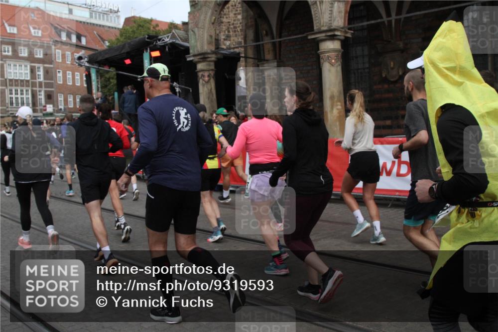 05.10.2025 - 20. swb-Marathon Bremen Yannick Fuchs http://msf.ph/oto/9319593 05.10.2025 11:37:36 Ziel  meine-sportfotos.de