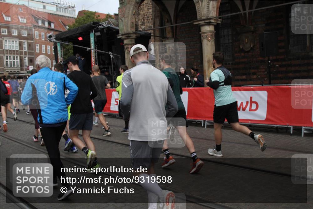 05.10.2025 - 20. swb-Marathon Bremen Yannick Fuchs http://msf.ph/oto/9319598 05.10.2025 11:37:38 Ziel  meine-sportfotos.de