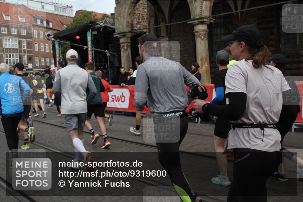 05.10.2025 - 20. swb-Marathon Bremen Yannick Fuchs http://msf.ph/oto/9319600 05.10.2025 11:37:38 Ziel  meine-sportfotos.de