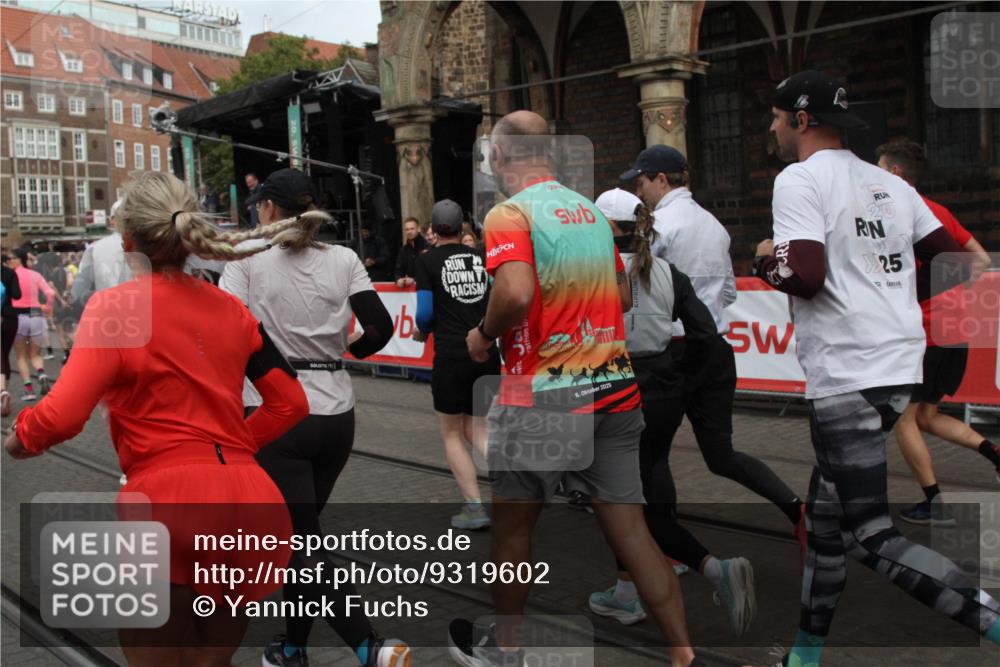 05.10.2025 - 20. swb-Marathon Bremen Yannick Fuchs http://msf.ph/oto/9319602 05.10.2025 11:37:39 Ziel  meine-sportfotos.de