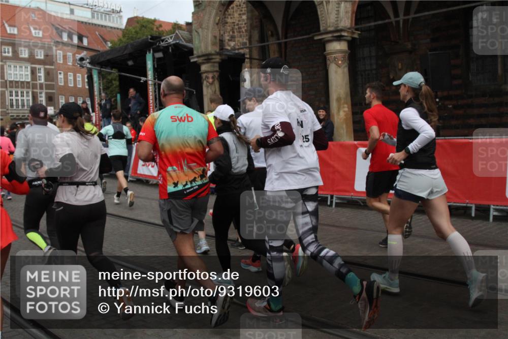05.10.2025 - 20. swb-Marathon Bremen Yannick Fuchs http://msf.ph/oto/9319603 05.10.2025 11:37:39 Ziel  meine-sportfotos.de