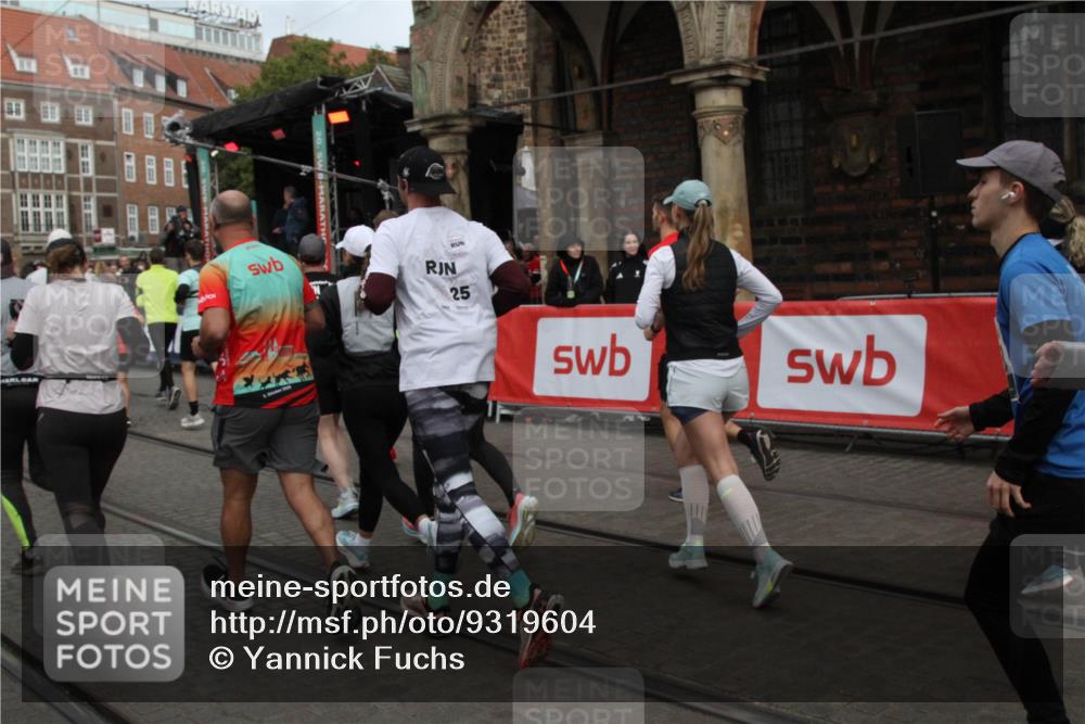 05.10.2025 - 20. swb-Marathon Bremen Yannick Fuchs http://msf.ph/oto/9319604 05.10.2025 11:37:40 Ziel  meine-sportfotos.de