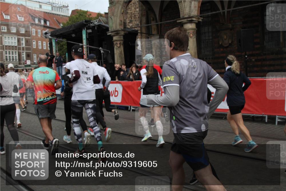 05.10.2025 - 20. swb-Marathon Bremen Yannick Fuchs http://msf.ph/oto/9319605 05.10.2025 11:37:40 Ziel  meine-sportfotos.de